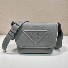 프라다 2VD056 로고 스트랩 숄더백 남성용
